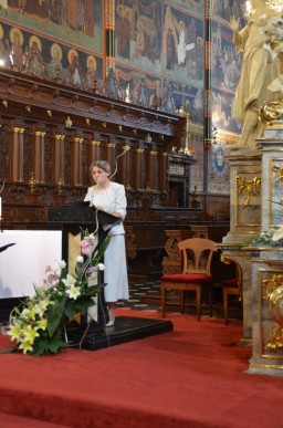 S. Elżbieta Kowacz SNMPN przedstawia postać św. Anny. 