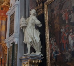 Rzeźba - personifikacja Kościoła. 